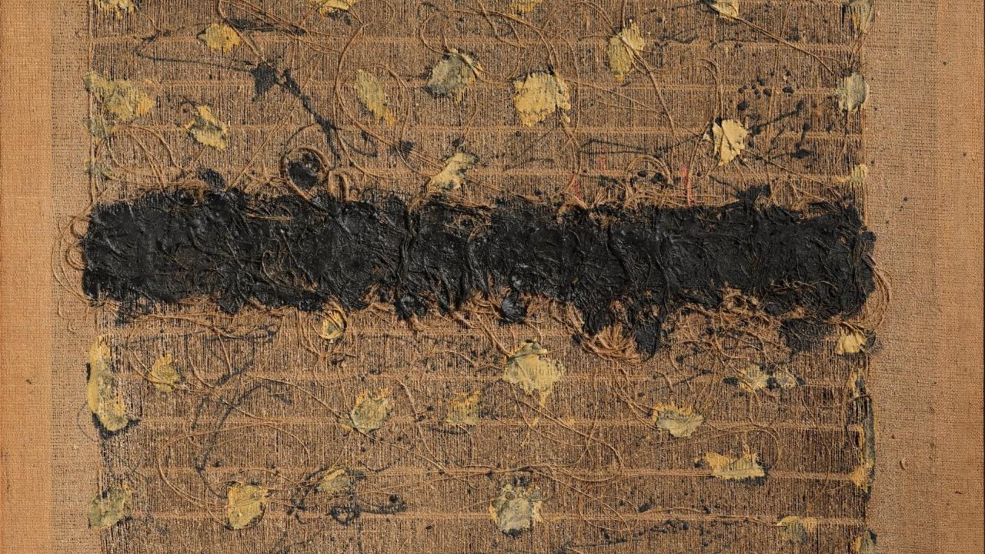 Salvatore Emblema, Senza titolo, 2004: juta a vista con fascia nera materica e tracce cromatiche.