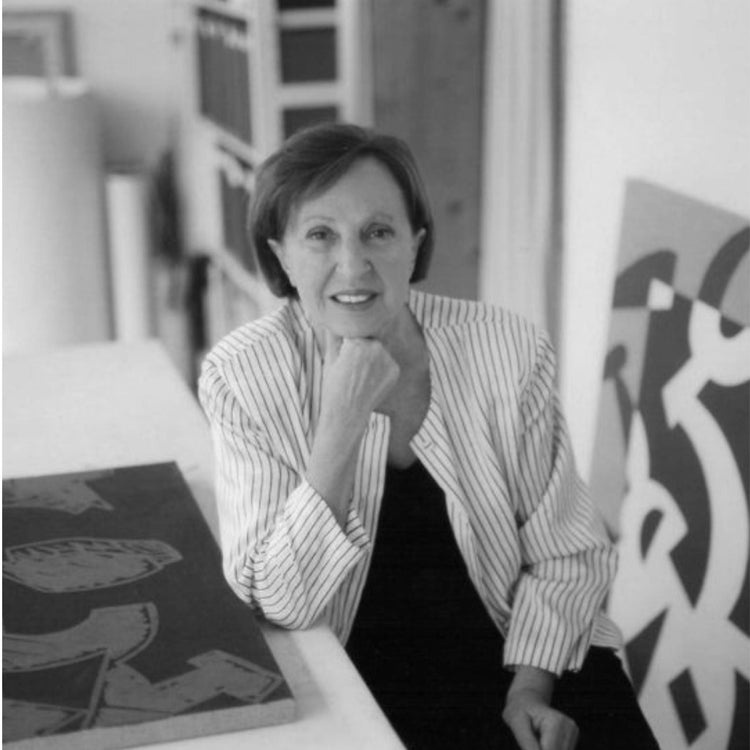Ritratto di Carla Accardi, artista italiana di arte astratta e pioniera del gruppo Forma 1, con opere esposte alla Galleria Antonio Damiani
