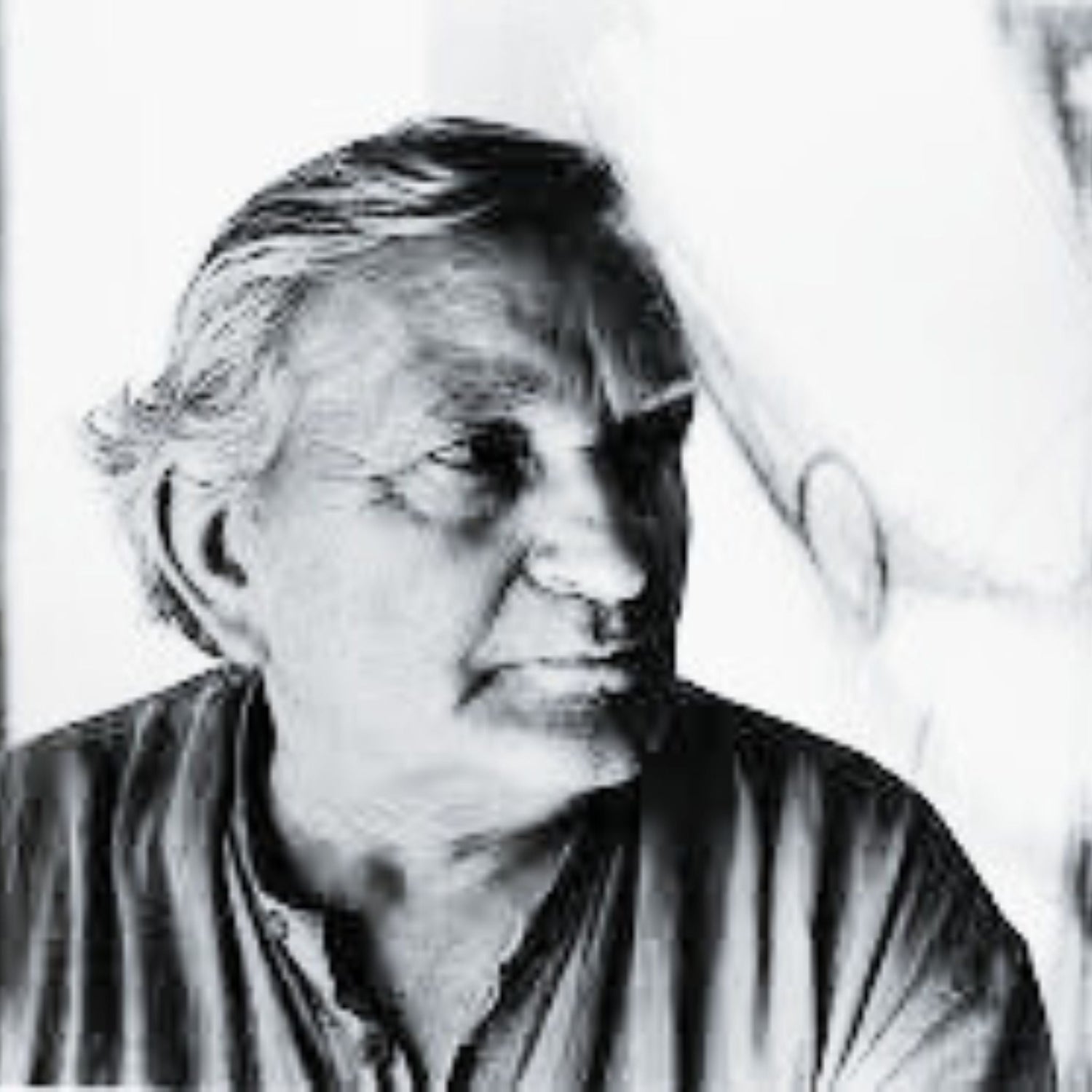 Scopri le opere di Salvatore Emblema, artista italiano del Novecento noto per l’uso di materiali naturali e la sua ricerca su luce e materia. Biografia, mostre e collezioni alla Galleria Antonio Damiani.