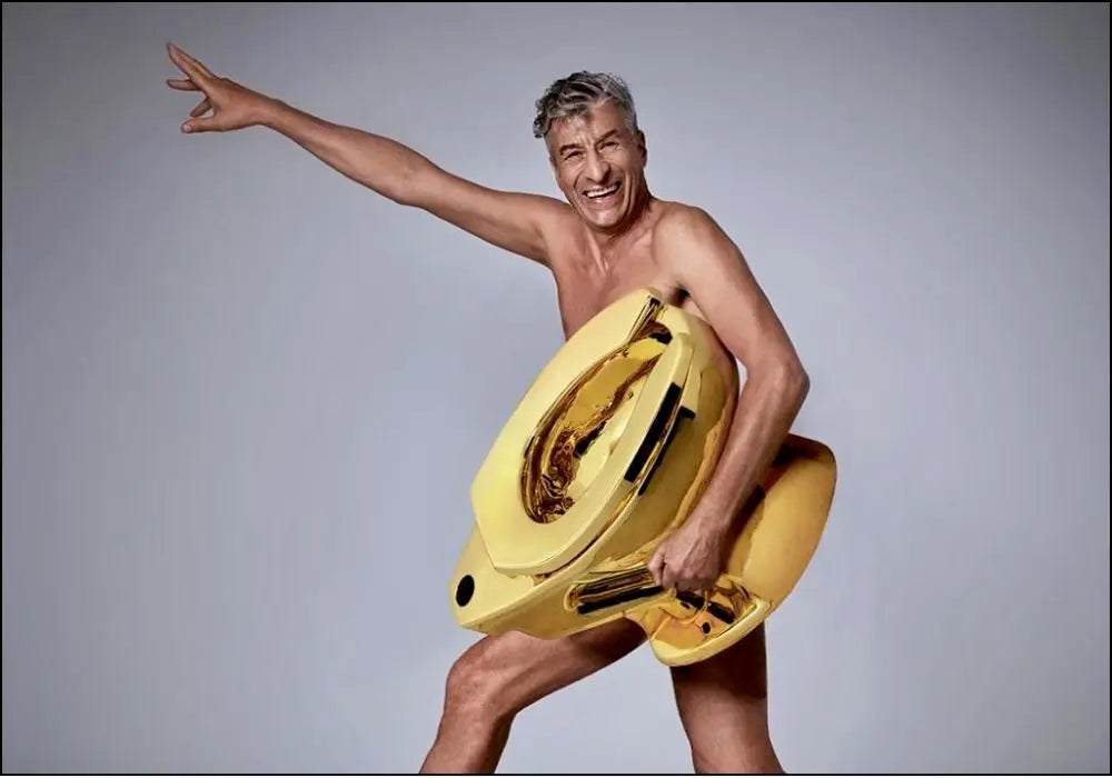 Maurozio Cattelan, Artista concettuale Italiano di fama Internazionale. "America" (2016) di Maurizio Cattelan, realizzata in oro 18 carati.