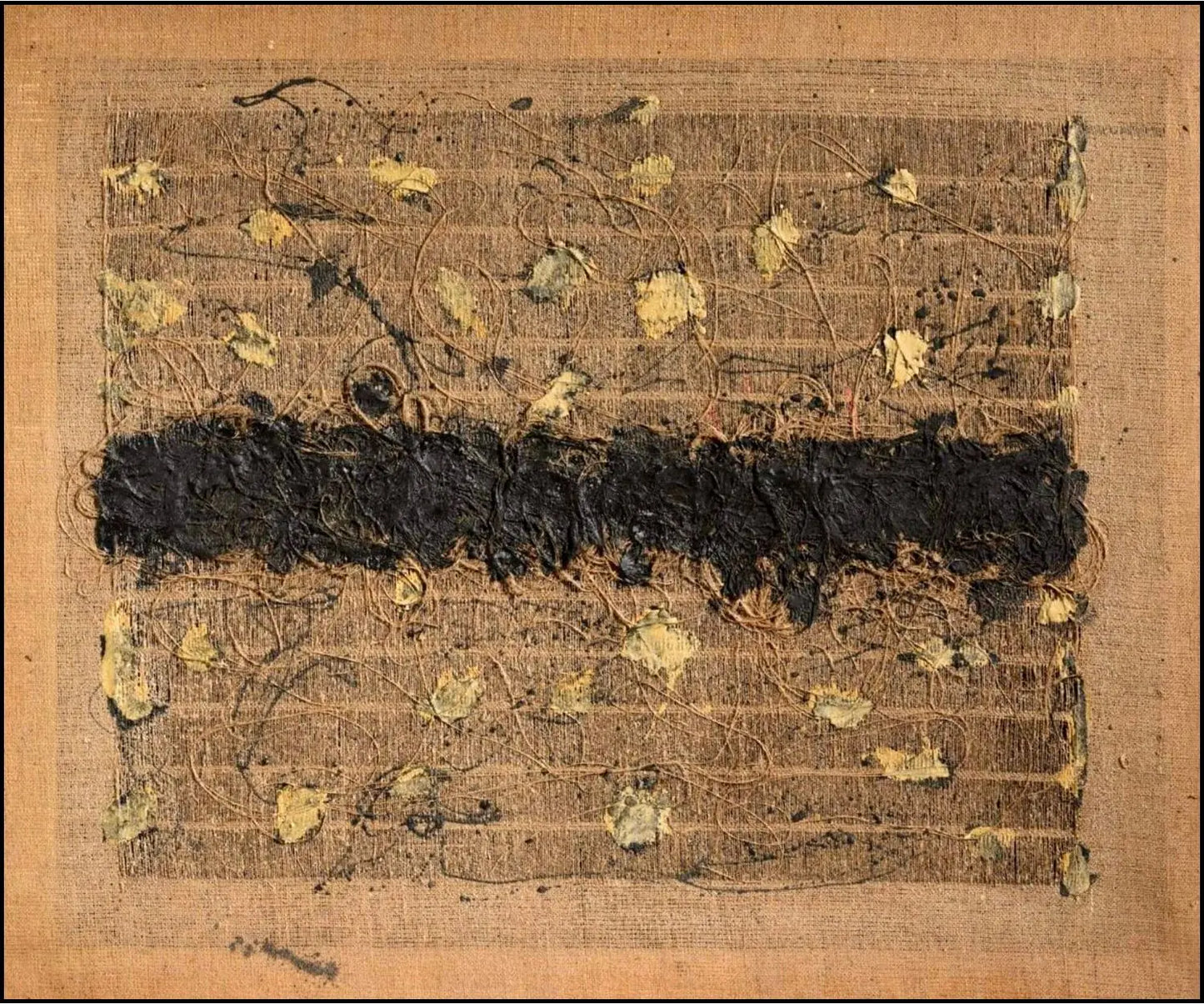 Senza titolo. Artista: Salvatore Emblema
Dettagli dell'opera: Anno: 2004
Tecnica: terre colorate e lapillo su tela di juta detessuta Dimensioni: 140 x 170 cm. Galleria Antonio Damiani.