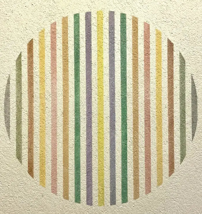 Dettagli "Grammature di colore" del 1976 è un'opera esemplare del percorso artistico di Elio Marchegiani, che si inserisce nel suo celebre ciclo delle "Grammature di Colore". Marchegiani, figura centrale nell'arte concettuale e analitica italiana, indaga in quest'opera la materia pittorica e la percezione visiva attraverso un approccio rigoroso e quasi scientifico.