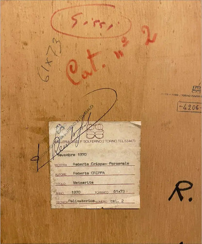 Vista retro dell’opera “Meteorite” realizzata da Roberto Crippa nel 1970. Composizione polimaterica su sughero appartenente alla fase matura della ricerca materica dell’artista.