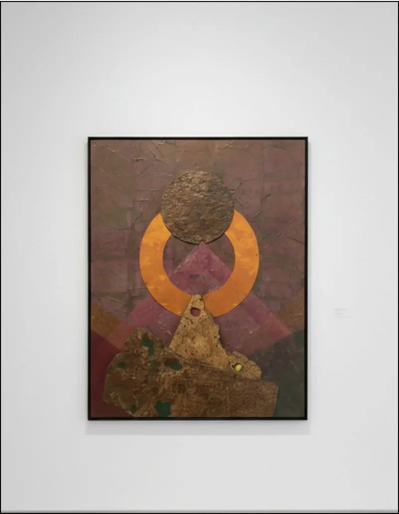 Roberto Crippa "Senza titolo" (1970). Collage e sugheri su tavola, 94x72 cm. Opera materica del ciclo "Landscape", pubblicata nel Catalogo Generale. Galleria Antonio Damiani. 