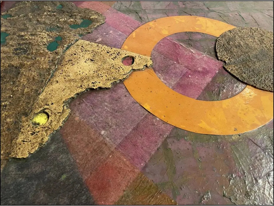 Roberto Crippa "Senza titolo" (1970). Collage e sugheri su tavola, 94x72 cm. Opera materica del ciclo "Landscape", pubblicata nel Catalogo Generale. Galleria Antonio Damiani. 