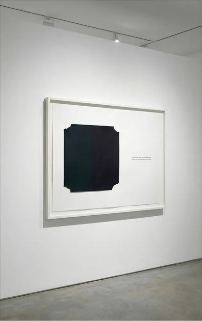 Opera di Vincenzo Agnetti esposta all'interno della Galleria Damiani.